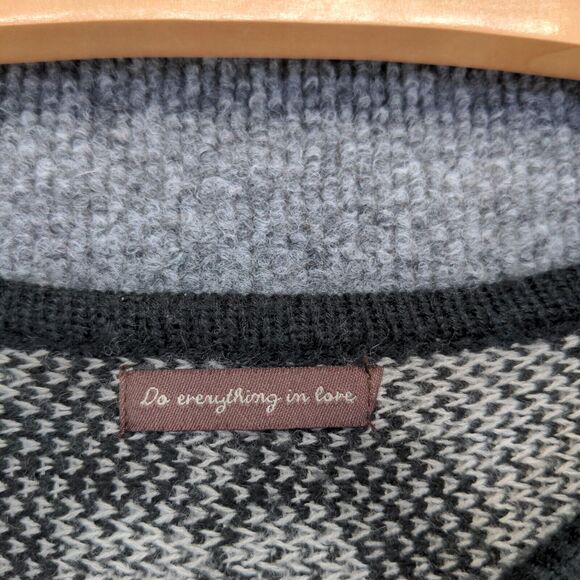 Do Everything in Love Women's Sweater Poncho Black One Size Knit Fringe - Picture 11 of 12